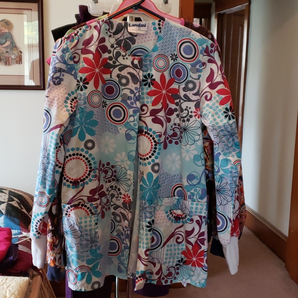 Women's scrubs